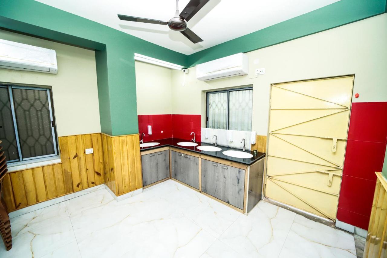 Rishika Guest House And Banquet Kolkata Exterior photo